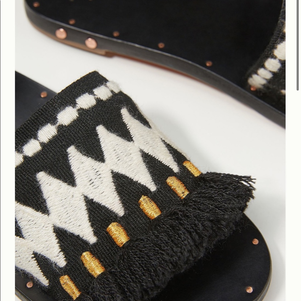 Beek *Lovebird* Embroidered Sandal